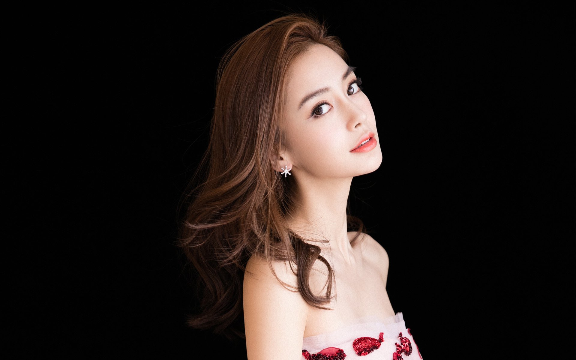 _水上漂浮体育秀：趣味与挑战齐飞_，水上漂浮平台怎么做